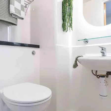 For Students Only - Iq By Bus Station And 15 Min To Uni * Bristol